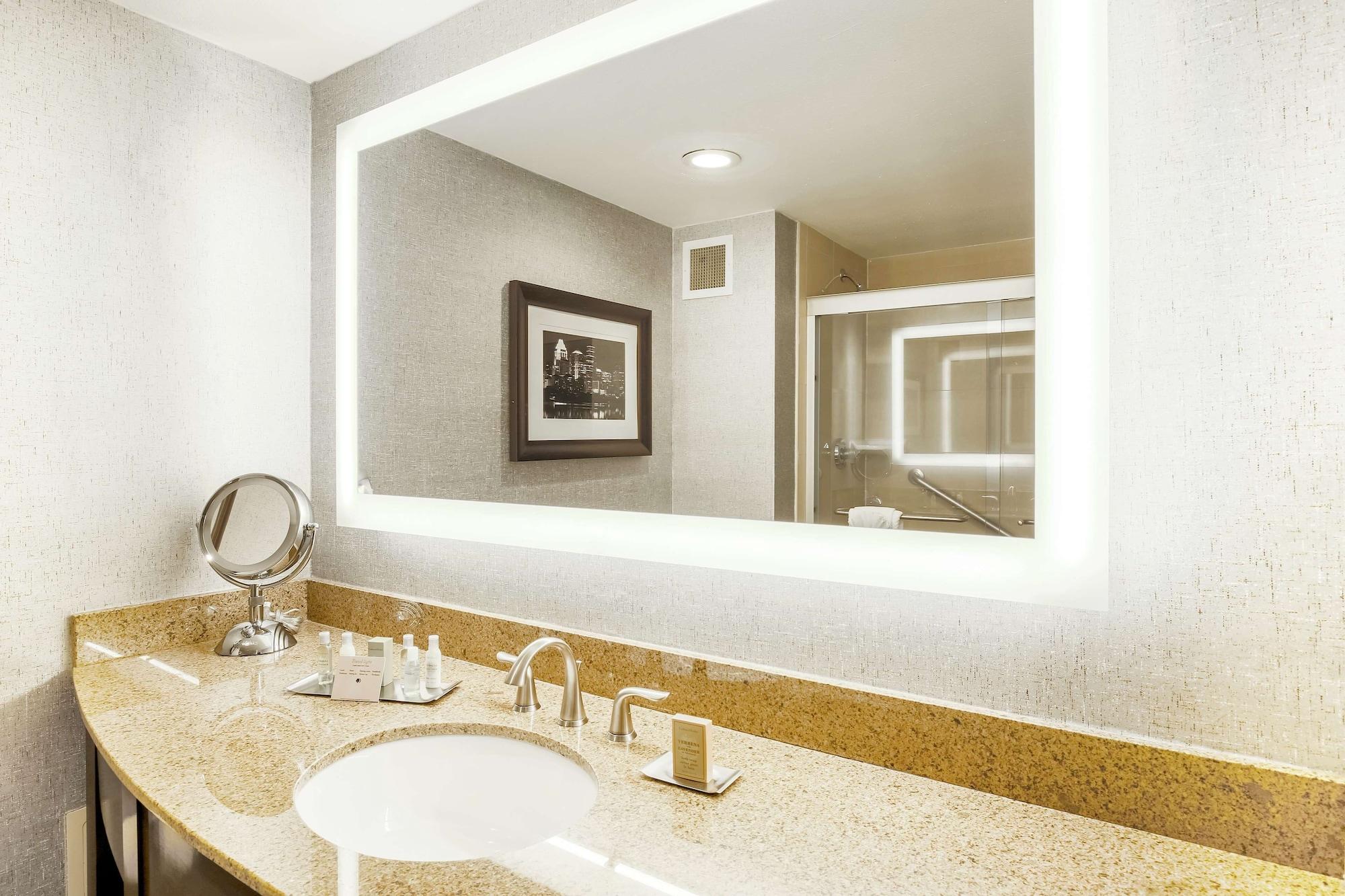 Doubletree By Hilton Austin-University Area Zewnętrze zdjęcie